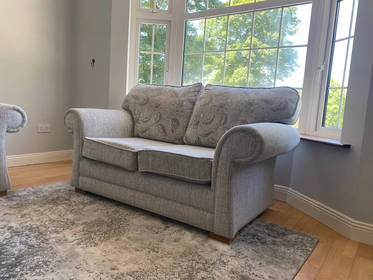 2 Twin Couches and Beautiful Rug - Image 2