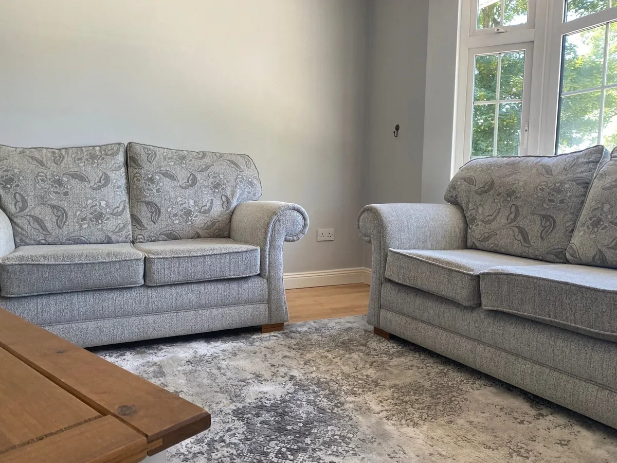 2 Twin Couches and Beautiful Rug - Image 3
