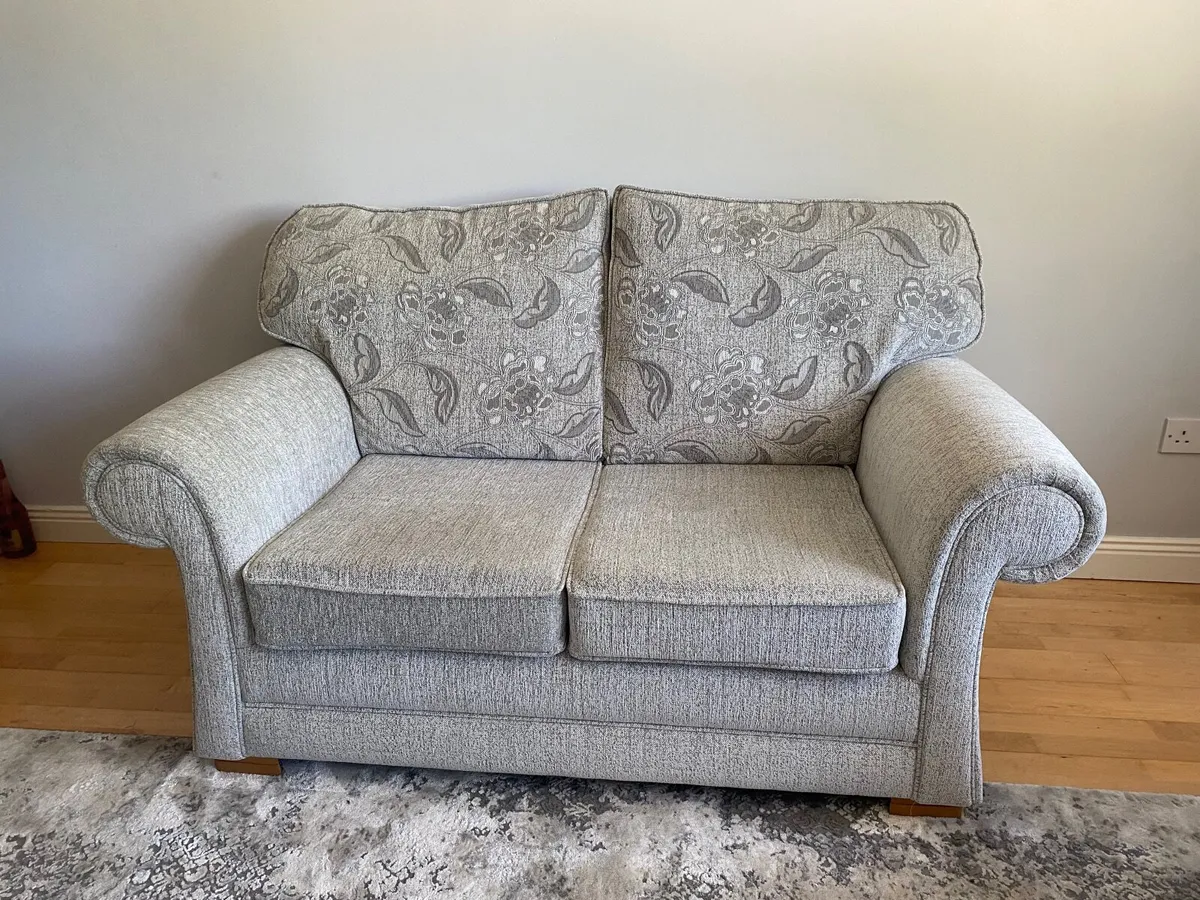 2 Twin Couches and Beautiful Rug - Image 4