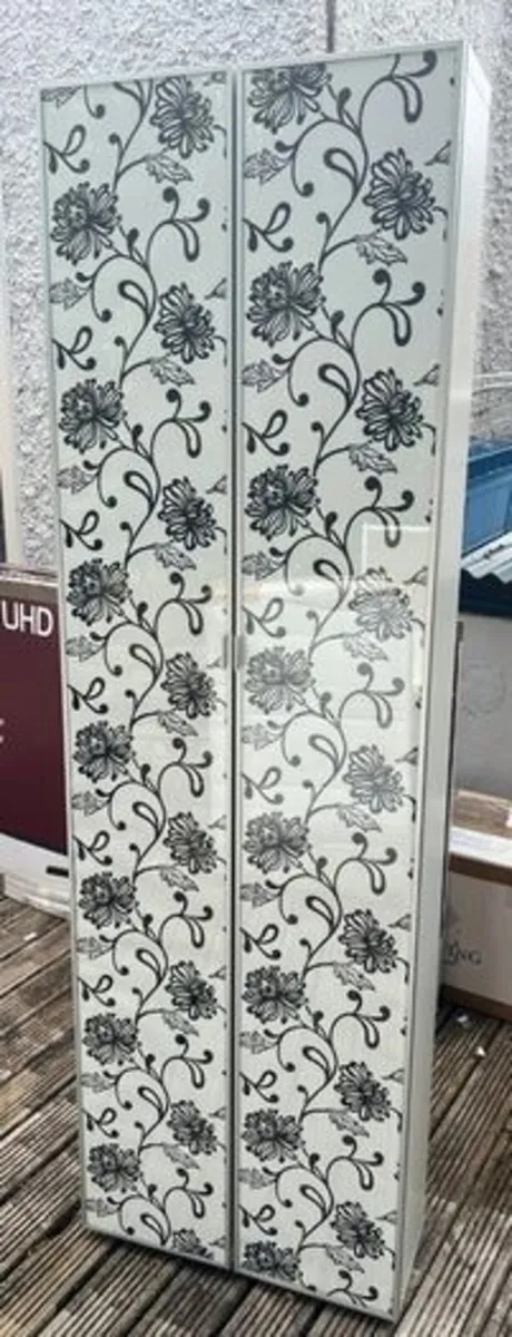 Tall cabinet - Image 1