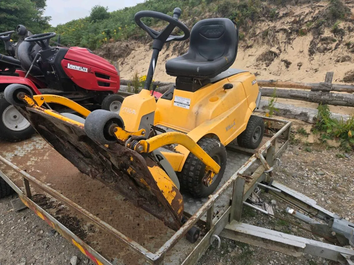 4 ride on lawnmowers - Image 1