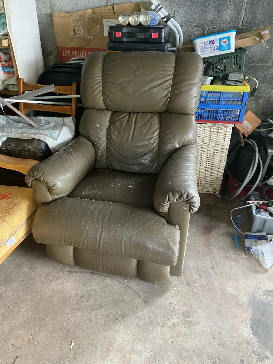 Couch and recliner for free - Image 2