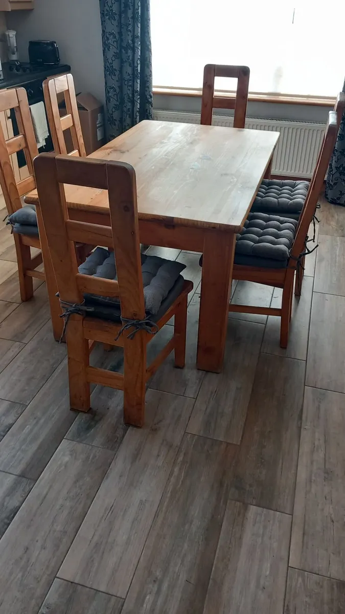 Kitchen Table and 6 Chairs - Image 3