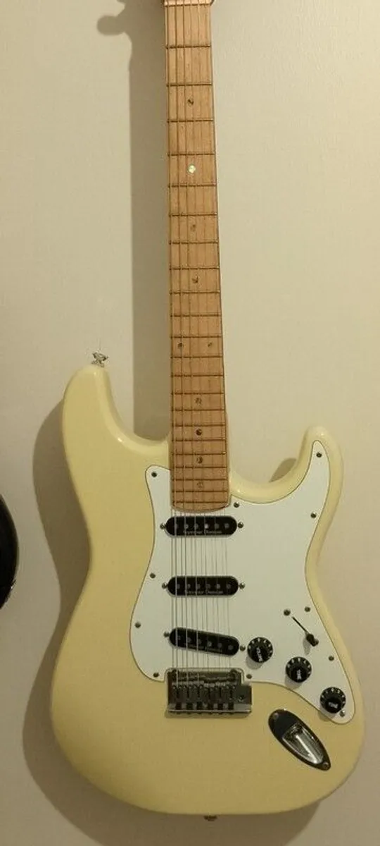 Fender lite ash stratocaster - Image 1