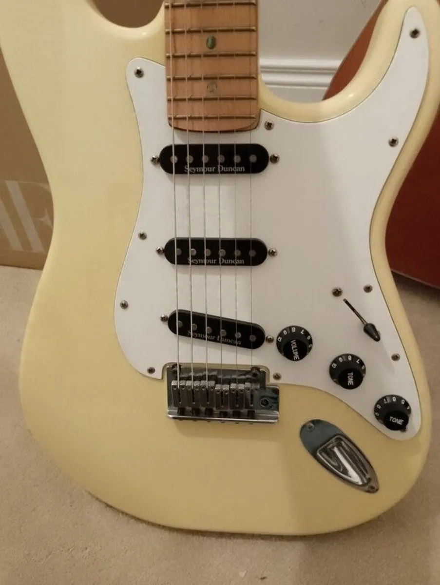 Fender lite ash stratocaster - Image 3