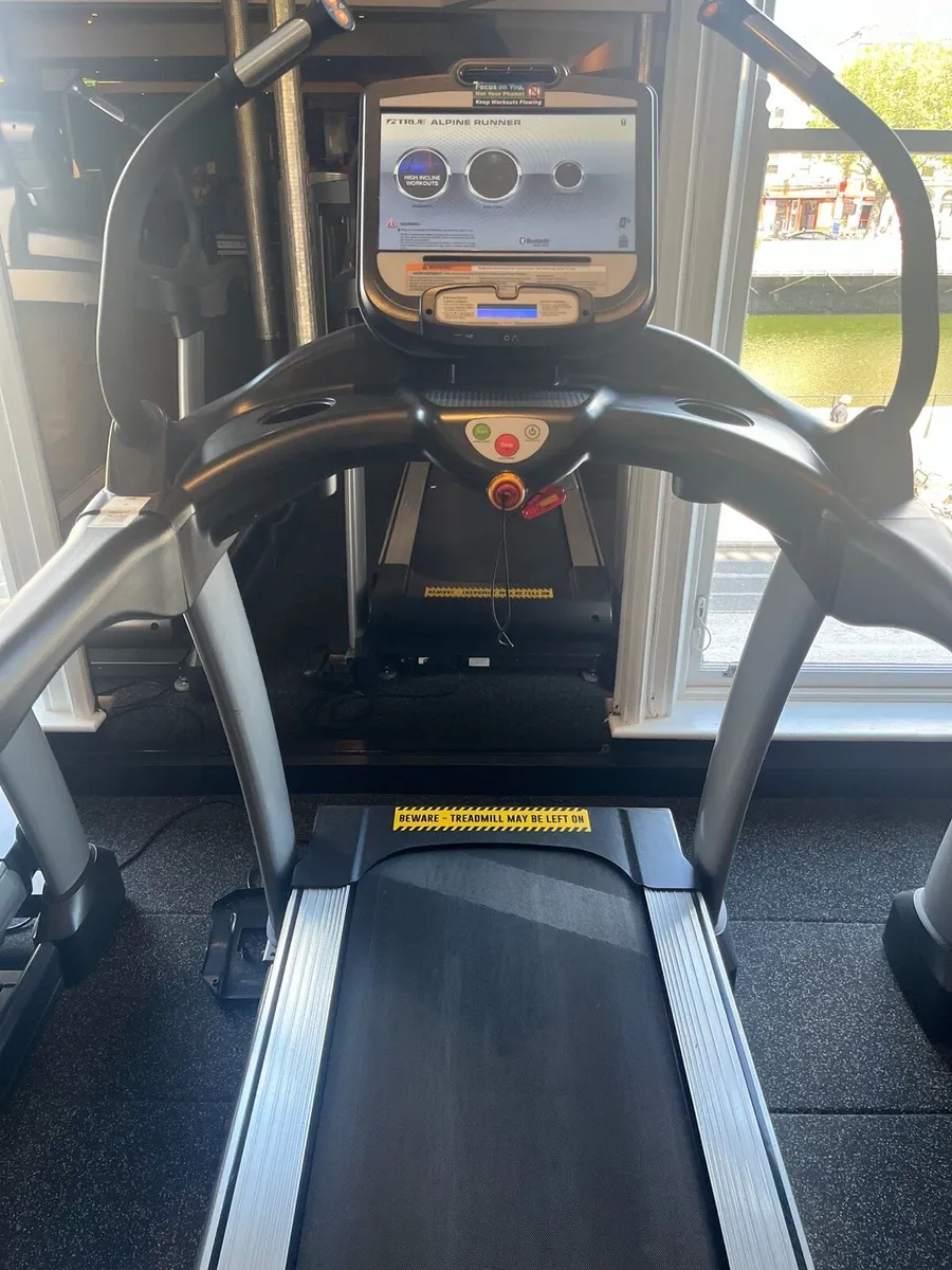 FULLY COMMERCIAL TREADMILLS - Image 1
