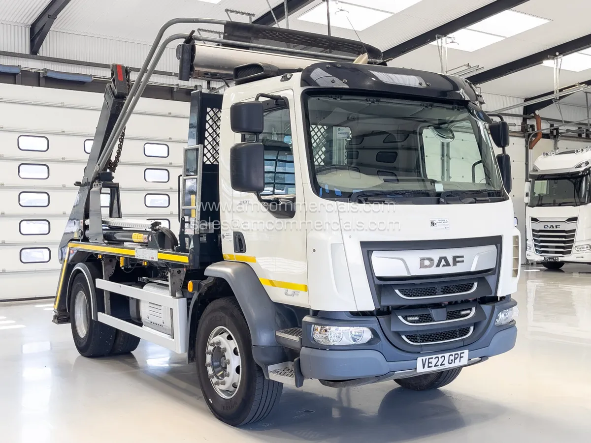 2022 DAF LF 260 SKIP LOADER - Image 1