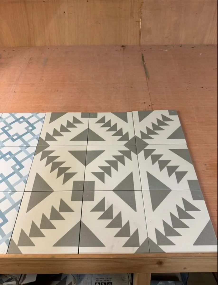 Joblot Grey pattern Tile 20cm x 20cm
