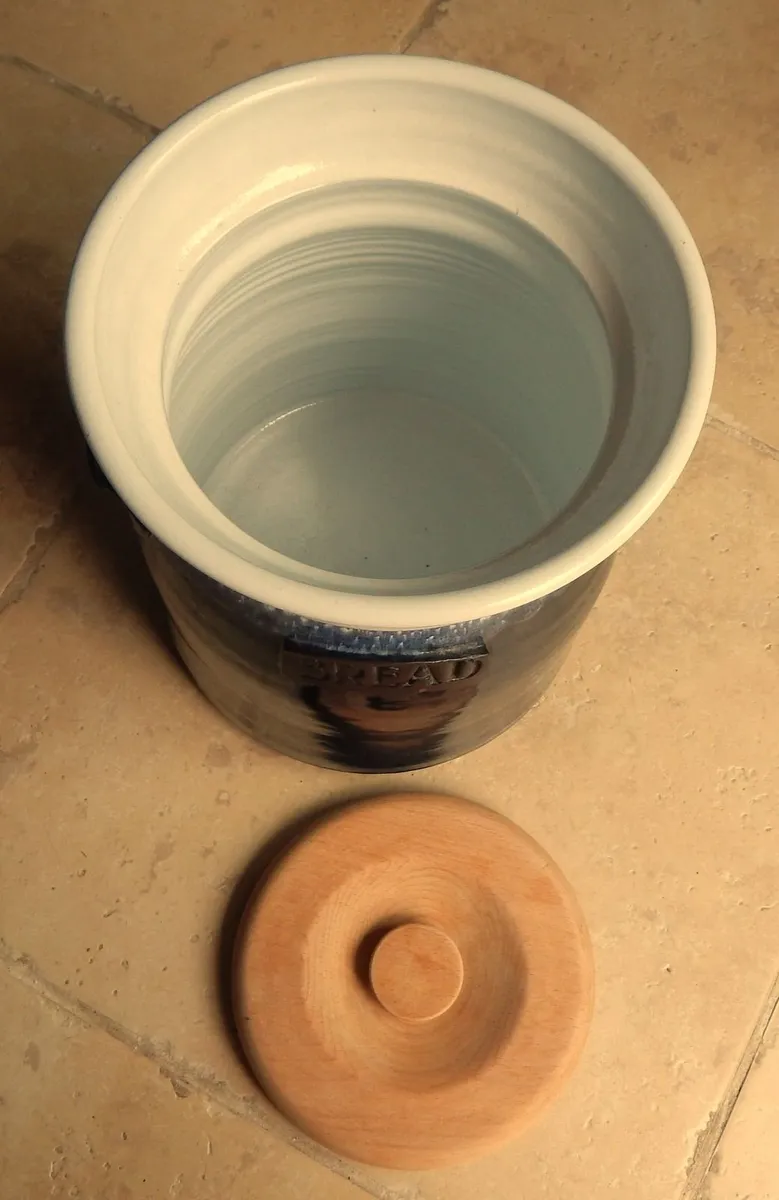 Large Paul Maloney Pottery ‘Ocean’ Bread Crock - Image 4