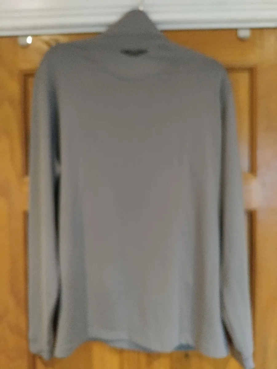 Aston Martin 1/4 zip sweater L - Image 3