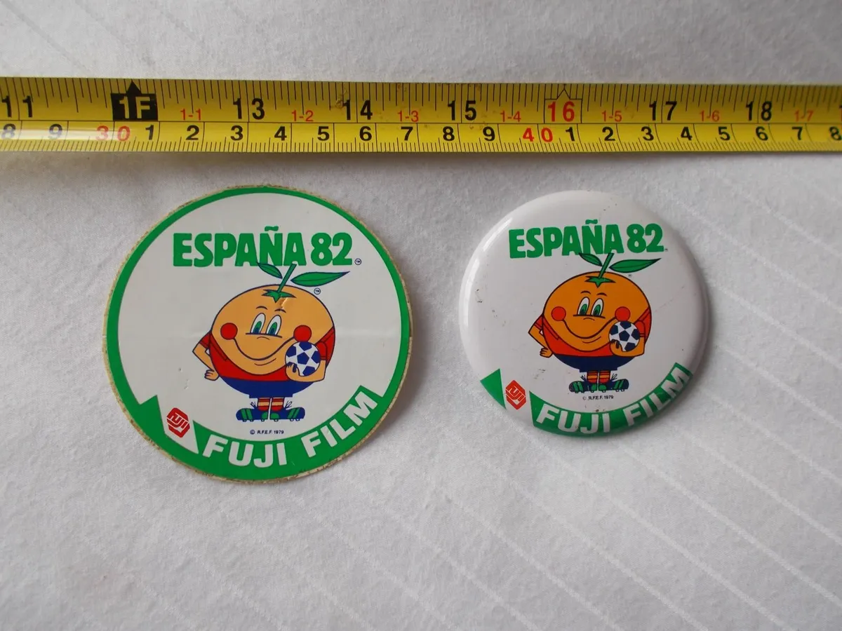 Collectable 1982 World Cup Badges - Image 1