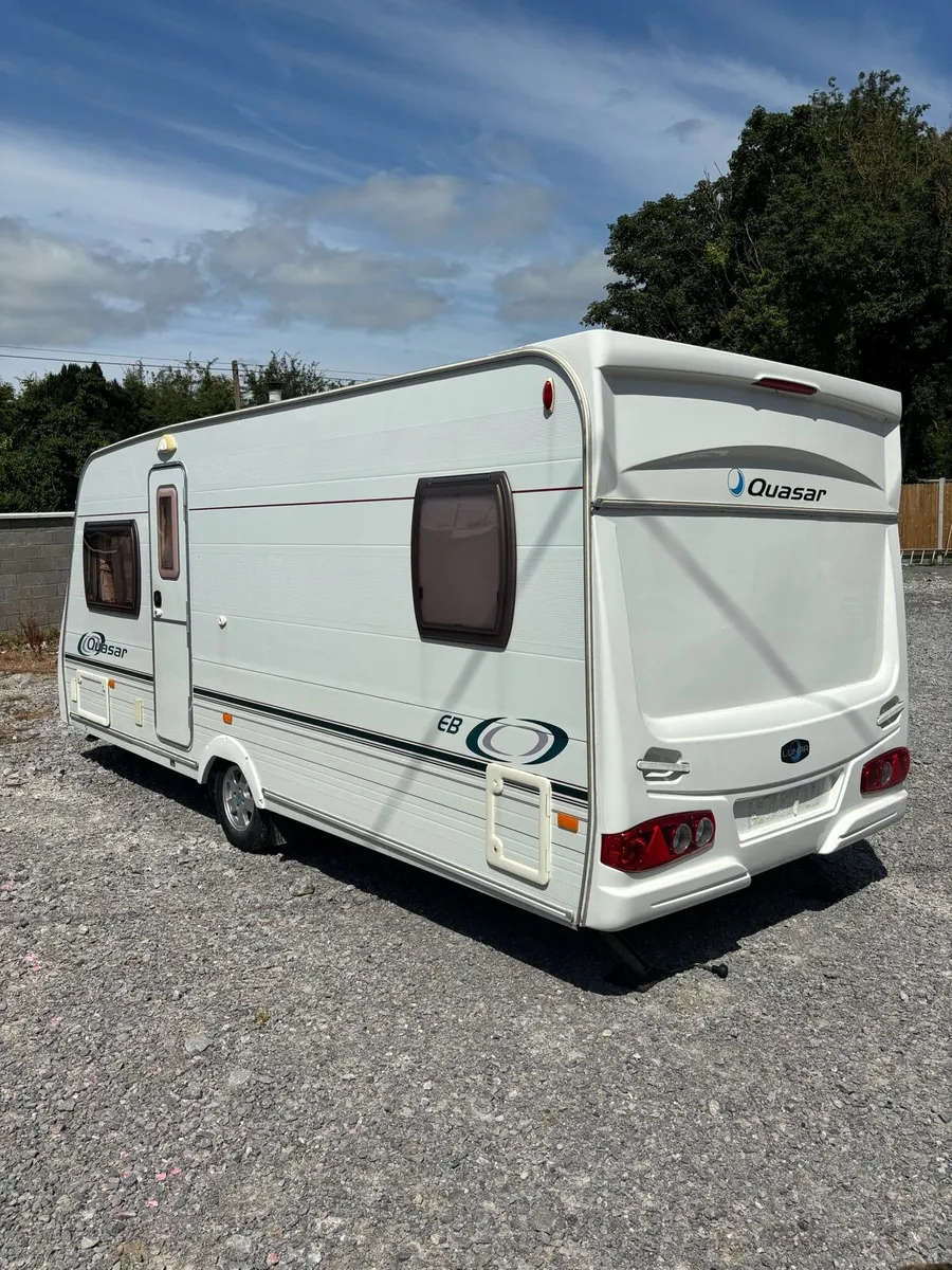ABSOLUTELY SPOTLESS FIXED BED CARAVAN - Image 4