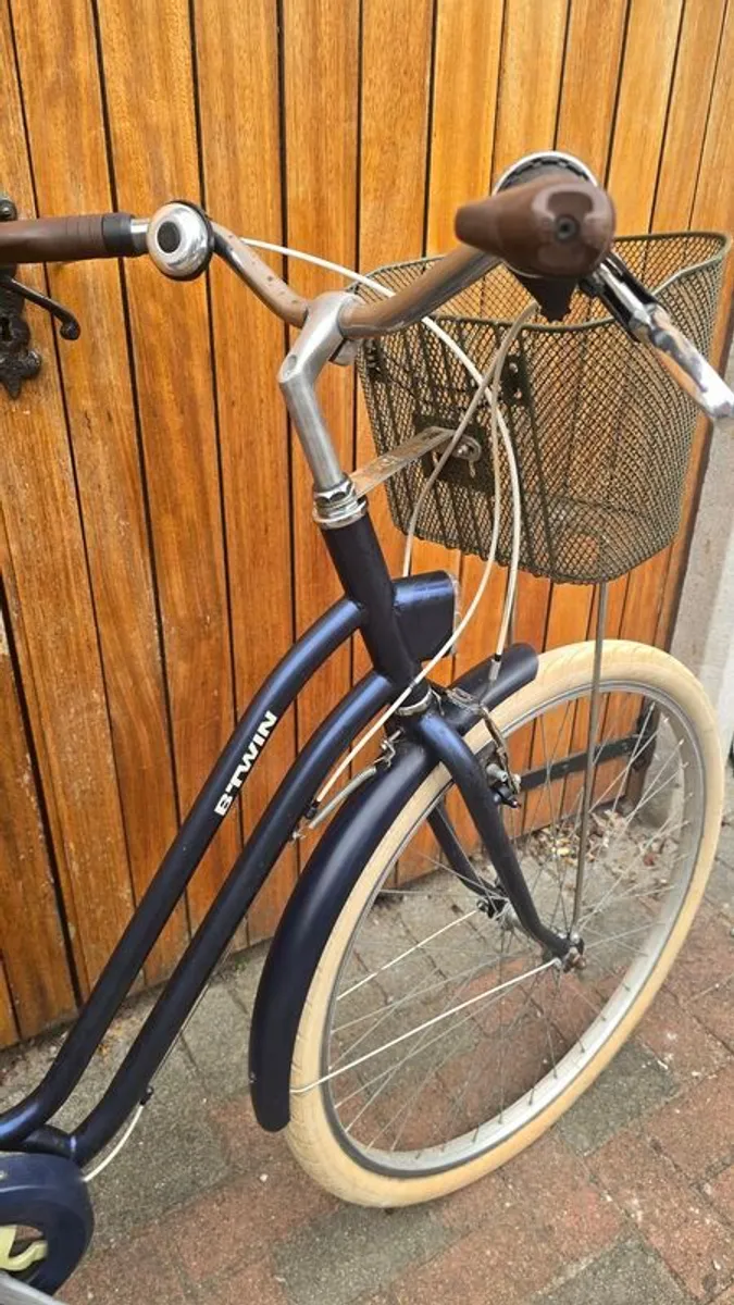 women's bicycle - Image 2