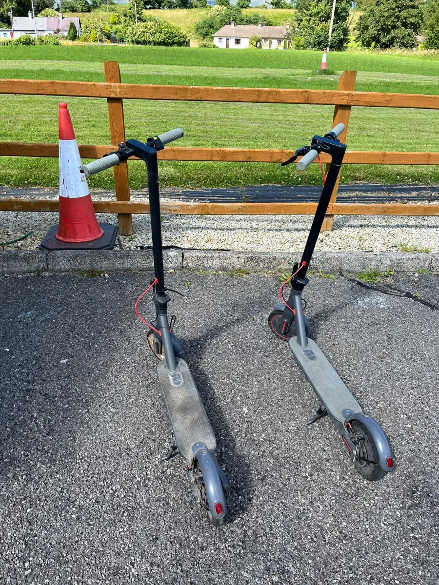 2x AOVO Pro Electric Scooters – Spares or Repair - Image 3
