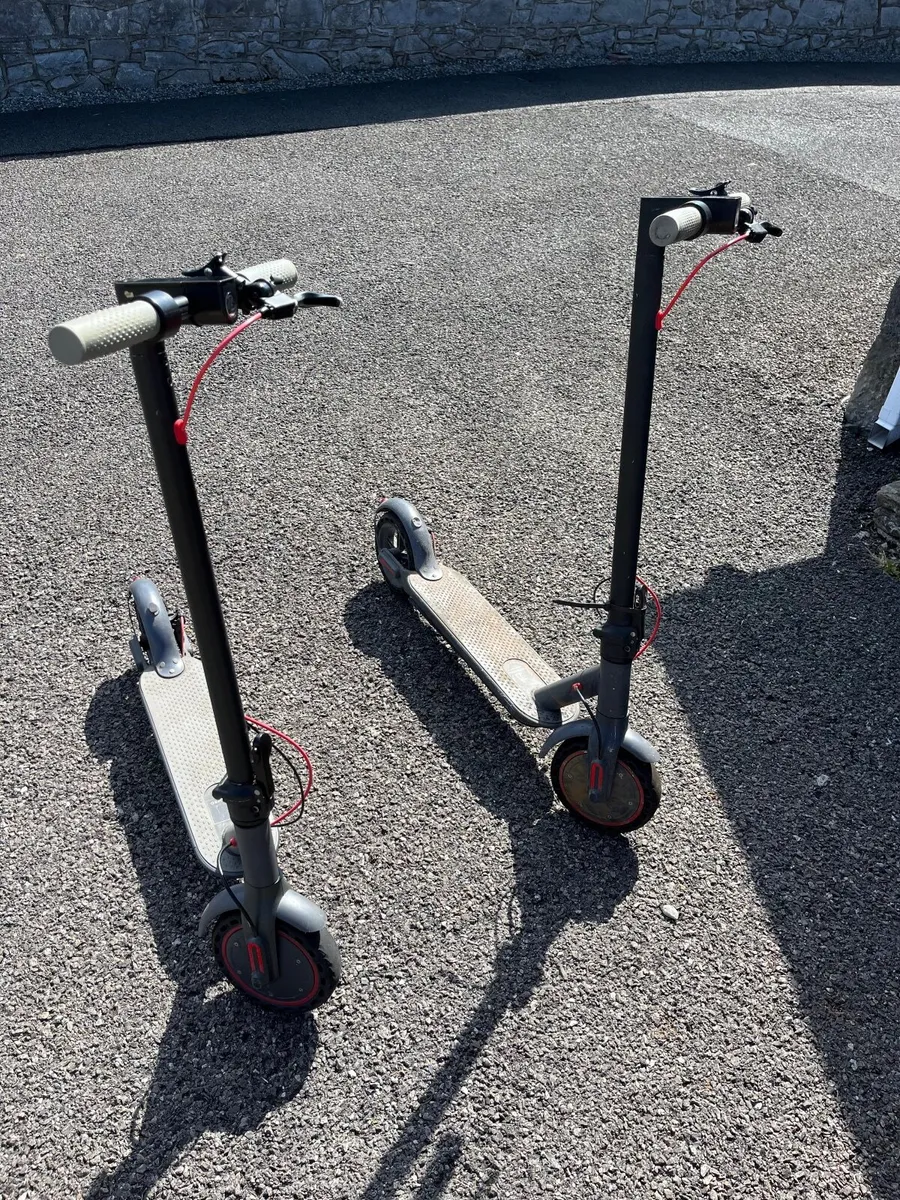 2x AOVO Pro Electric Scooters – Spares or Repair - Image 4