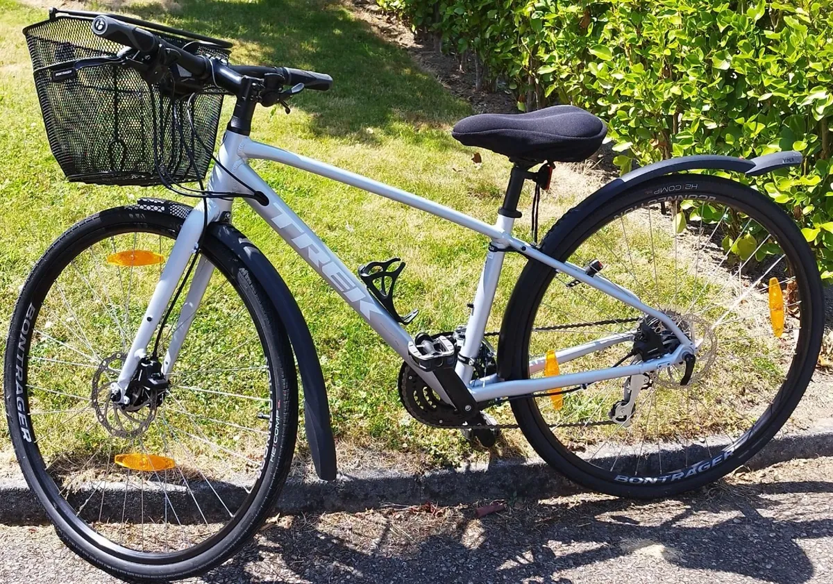 Pair of Trek FX2 Hybrid Bikes (Ladies/Men) as new - Image 2
