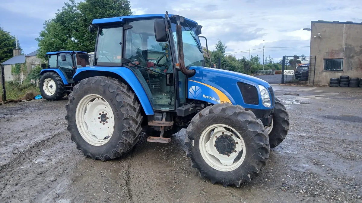 2005 New Holland TL100A - Image 4
