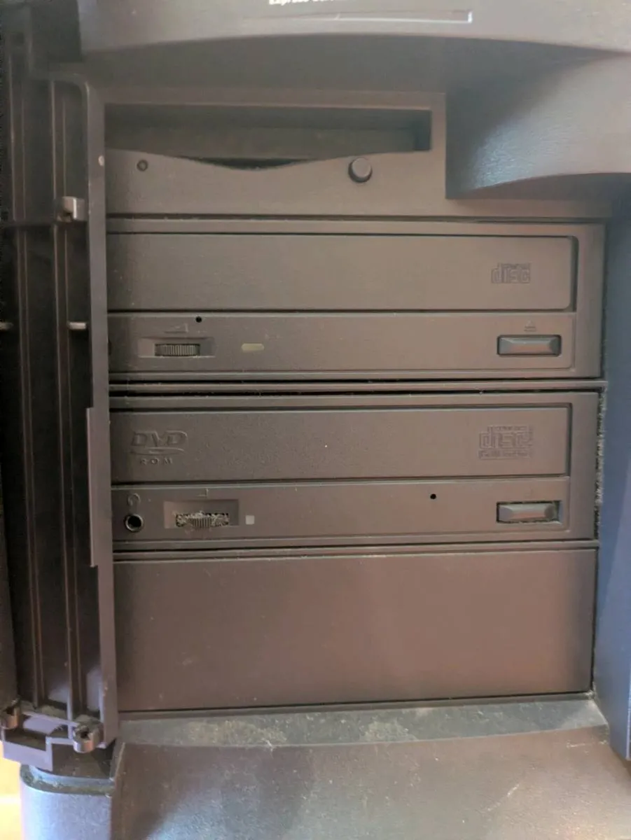Dell Precision 650 workstation - Image 2
