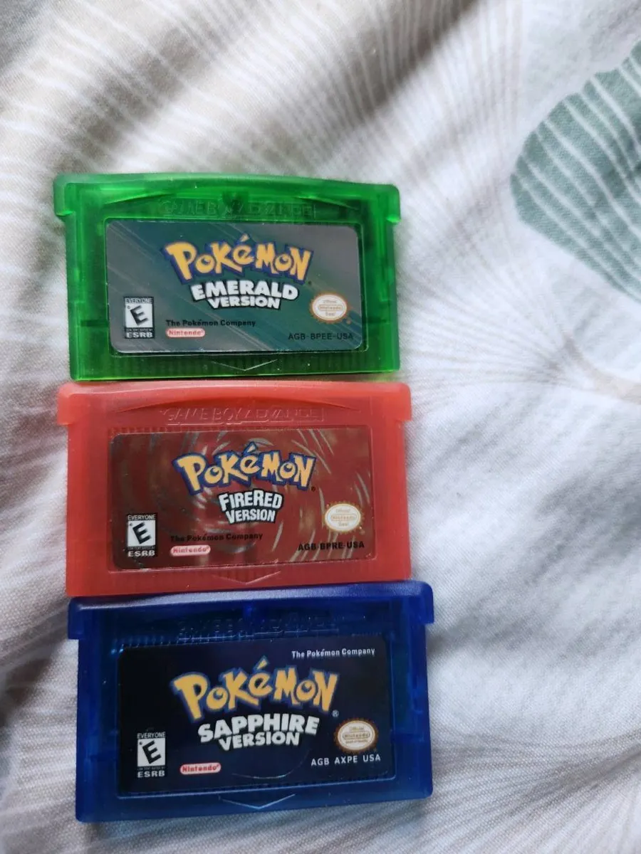 Pokémon Game Boy Games – Emerald, FireRed & Diamon - Image 1