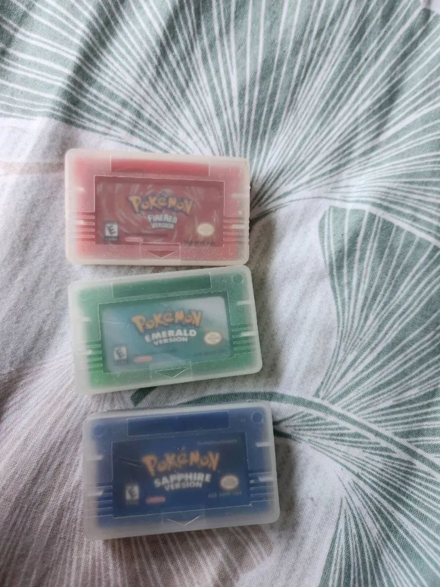 Pokémon Game Boy Games – Emerald, FireRed & Diamon - Image 2