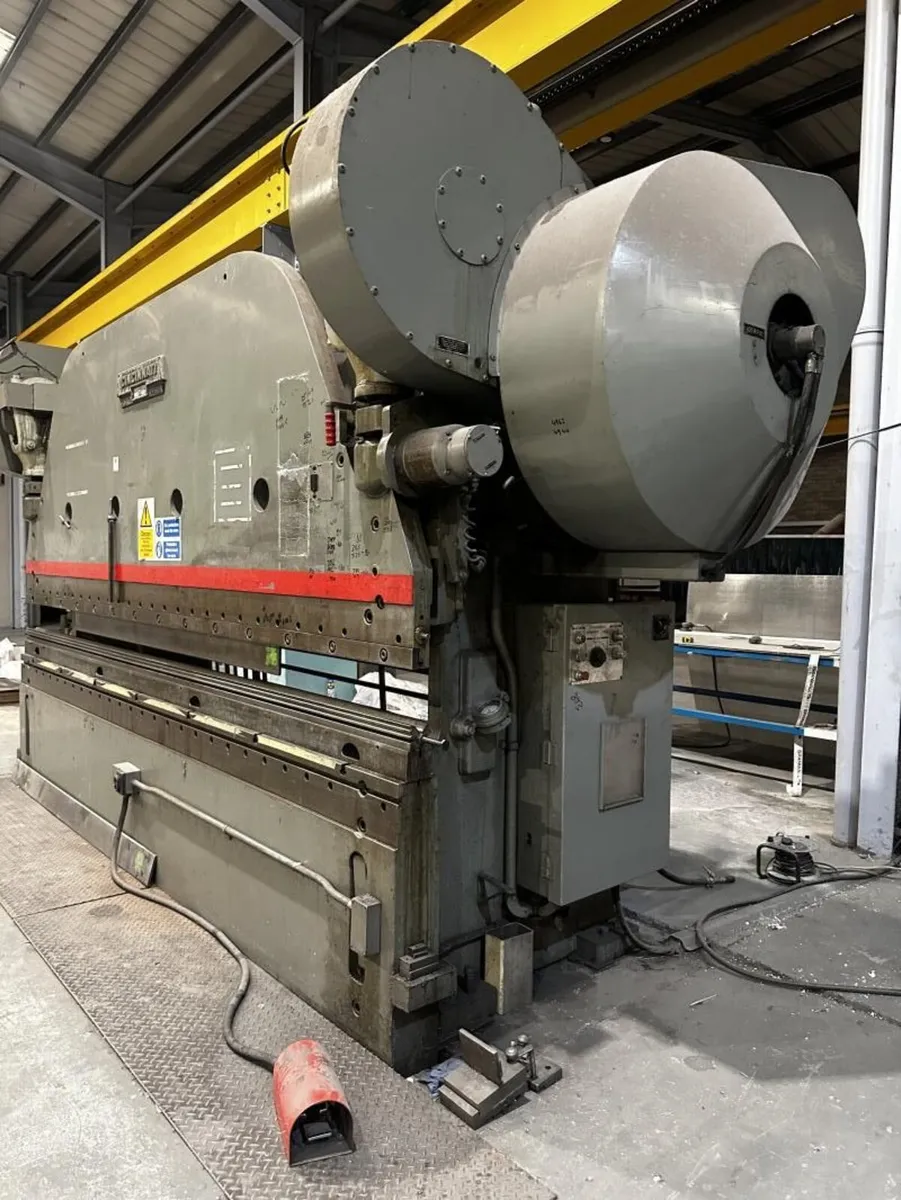 Cincinnati no9 4m 300ton brake press folder - Image 1