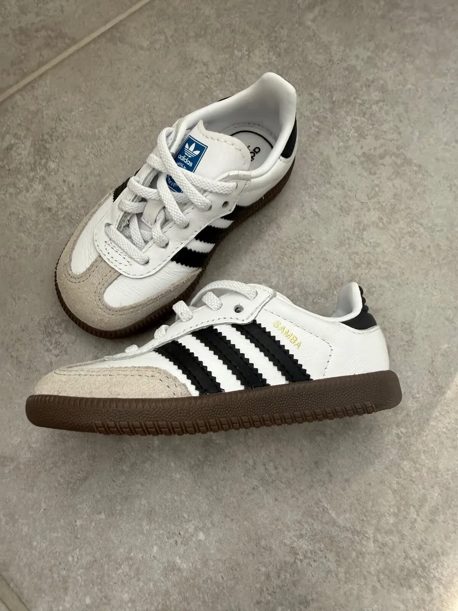 Free Toddler shoes size 22 - Image 3