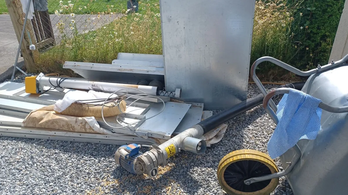 Wood pellet Hopper and auger - Image 1