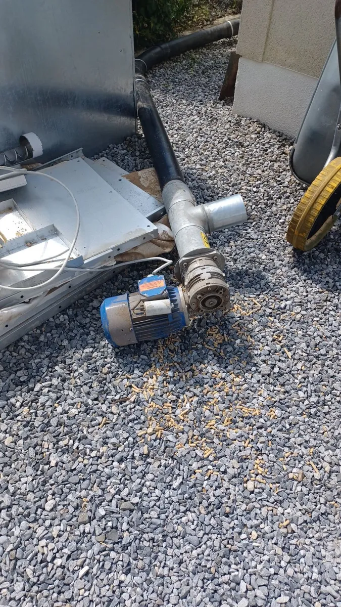 Wood pellet Hopper and auger - Image 2