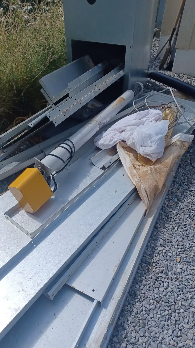 Wood pellet Hopper and auger - Image 3