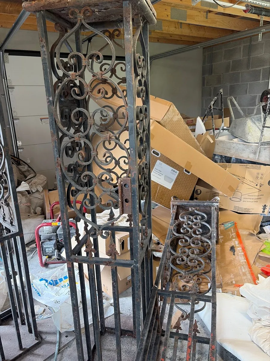 3 wrought iron pillars and railing - Image 2