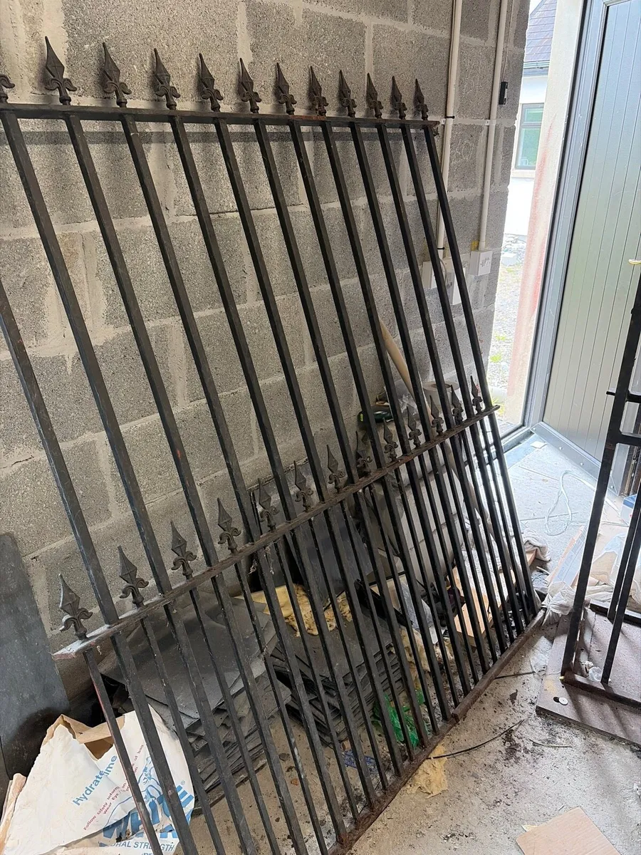 3 wrought iron pillars and railing - Image 3