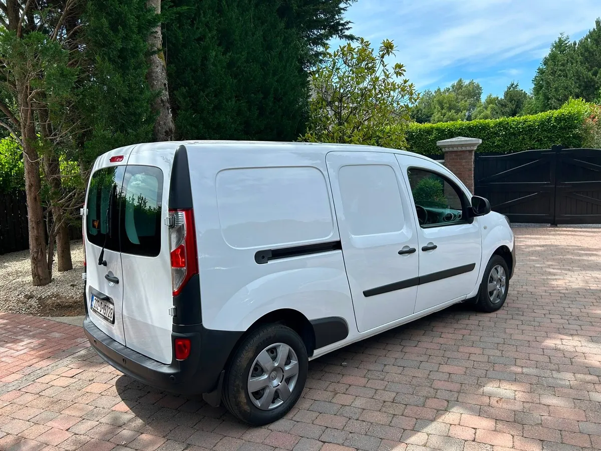 Renault Kangoo EV LWB 6Dr Buss edition NewDoe 6/27 - Image 2