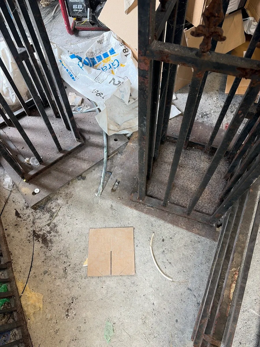 3 wrought iron pillars and railing - Image 4