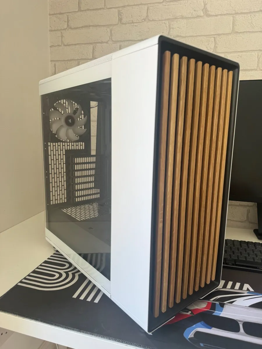 Fractal Design PC Case With Fans - Image 1