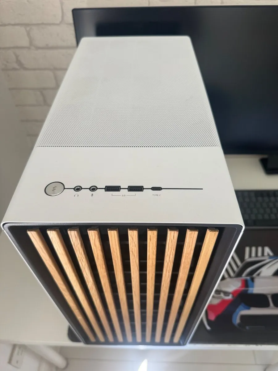 Fractal Design PC Case With Fans - Image 2