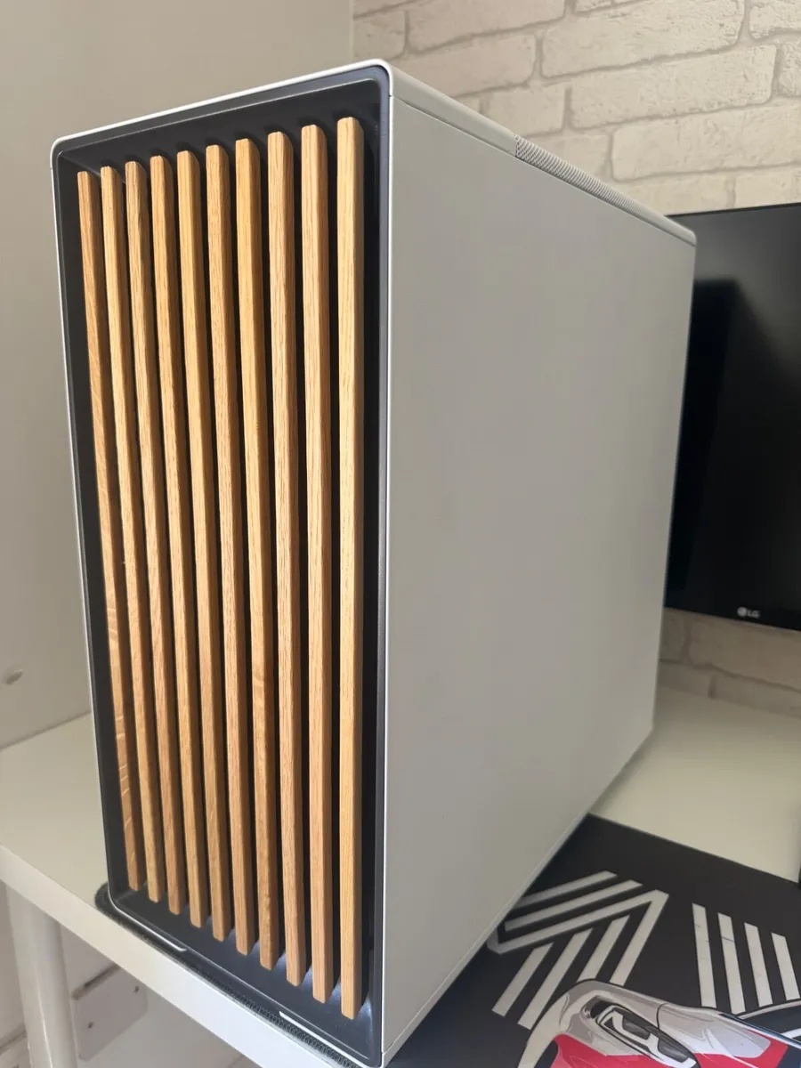 Fractal Design PC Case With Fans - Image 3