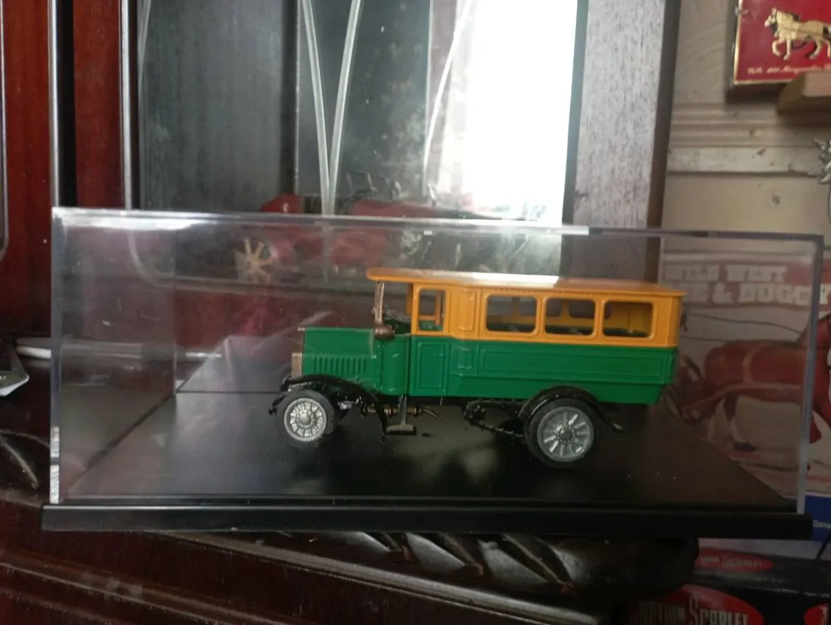 ZISS GERMANY 1-43 SCALE DIE-CAST MODLE 1923 BUS. - Image 3