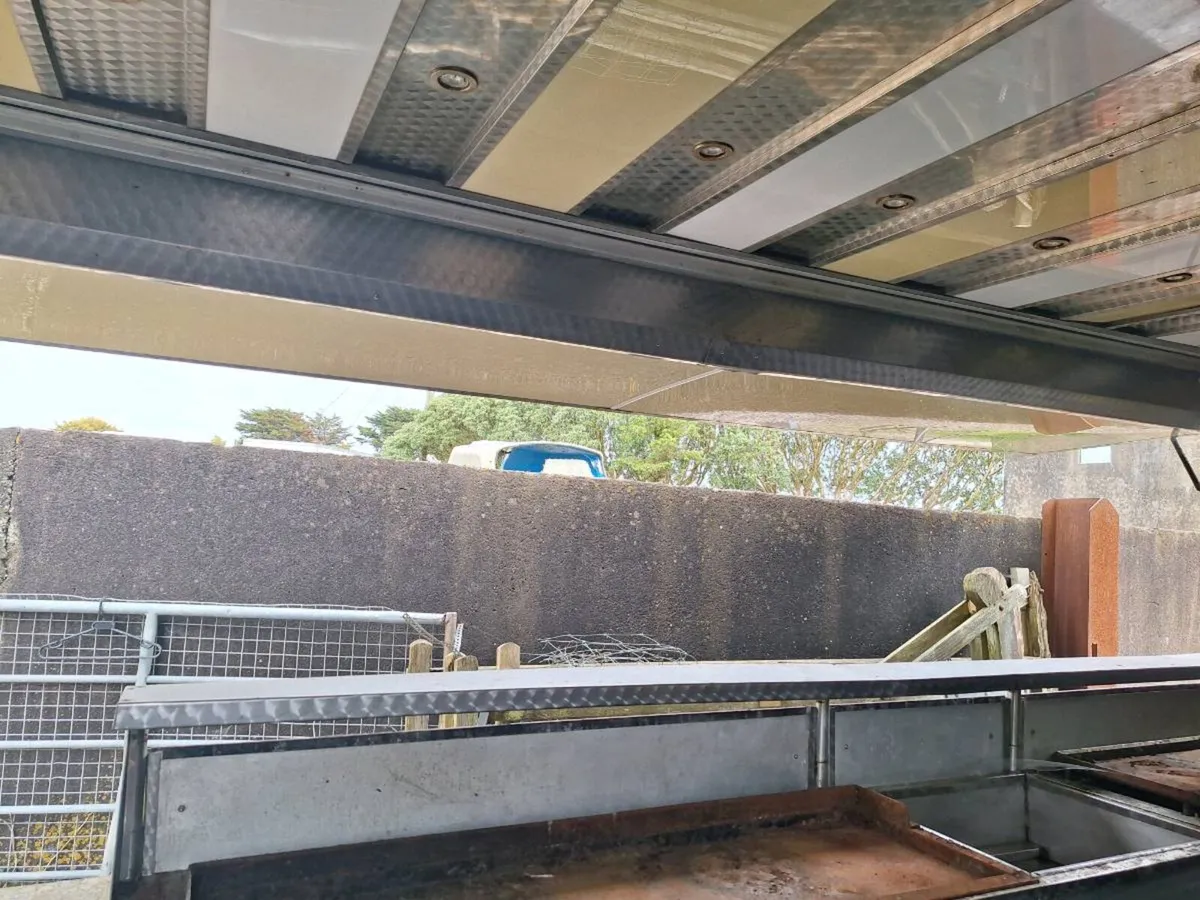 Catering trailer - Image 4