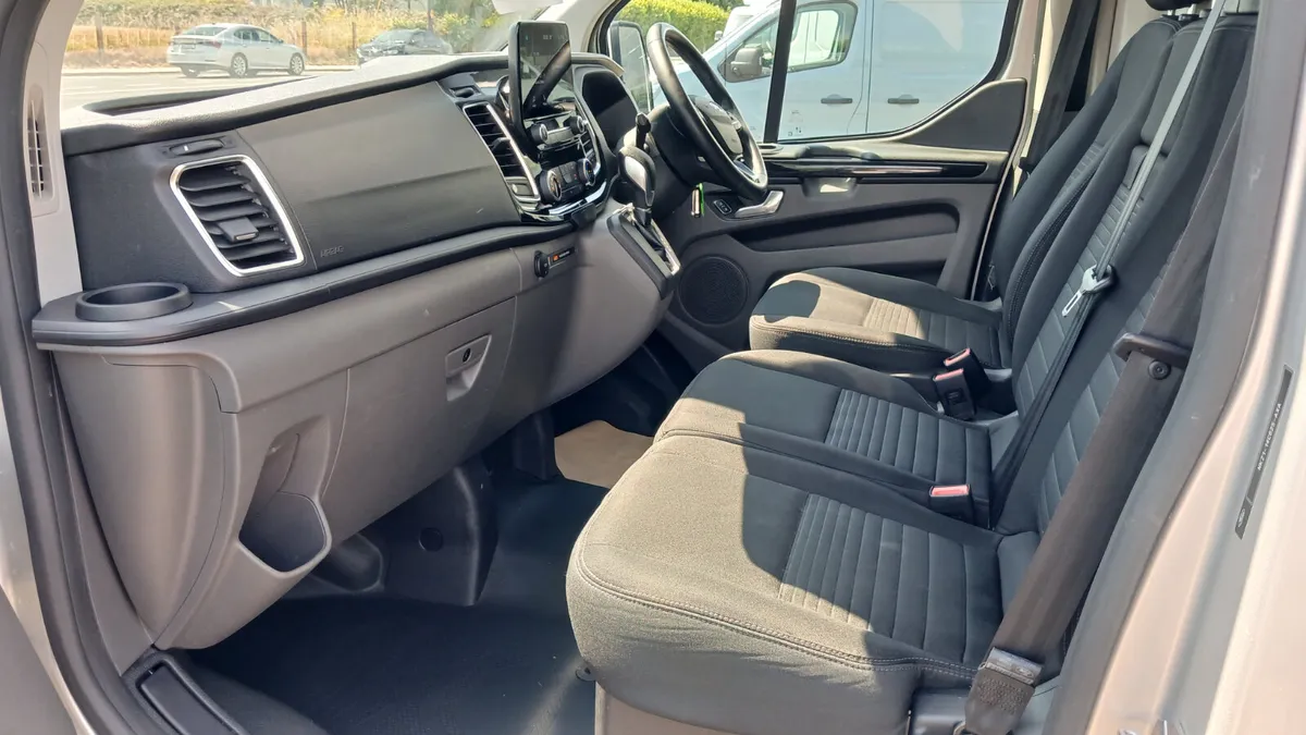 231 FORD CUSTOM LIMITED LWB  AUTOMATIC - Image 3