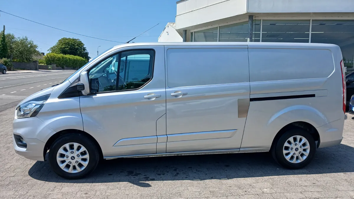 231 FORD CUSTOM LIMITED LWB  AUTOMATIC - Image 2