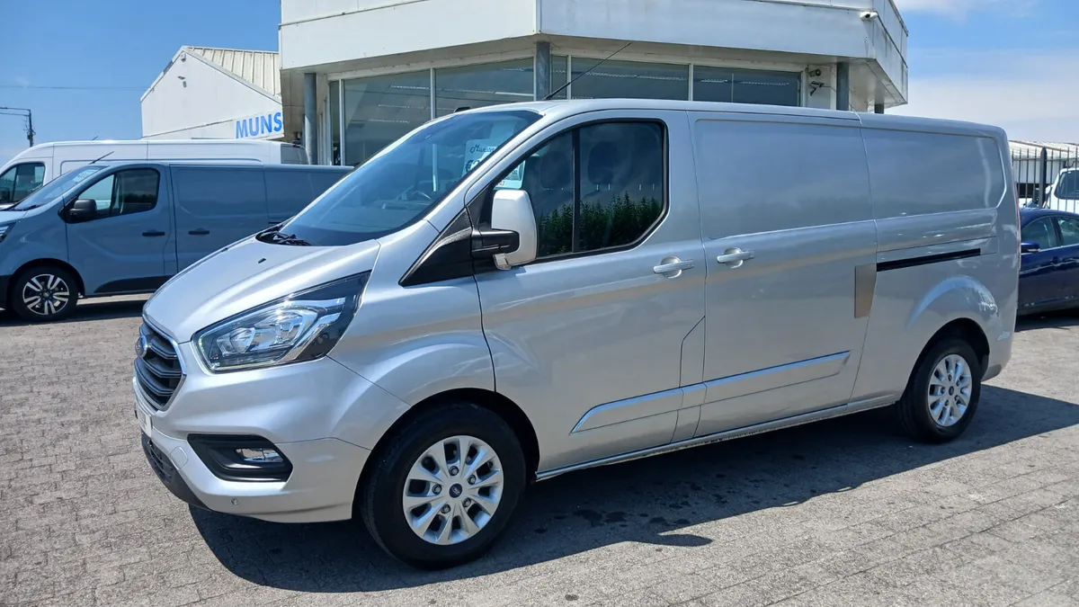 231 FORD CUSTOM LIMITED LWB  AUTOMATIC - Image 1