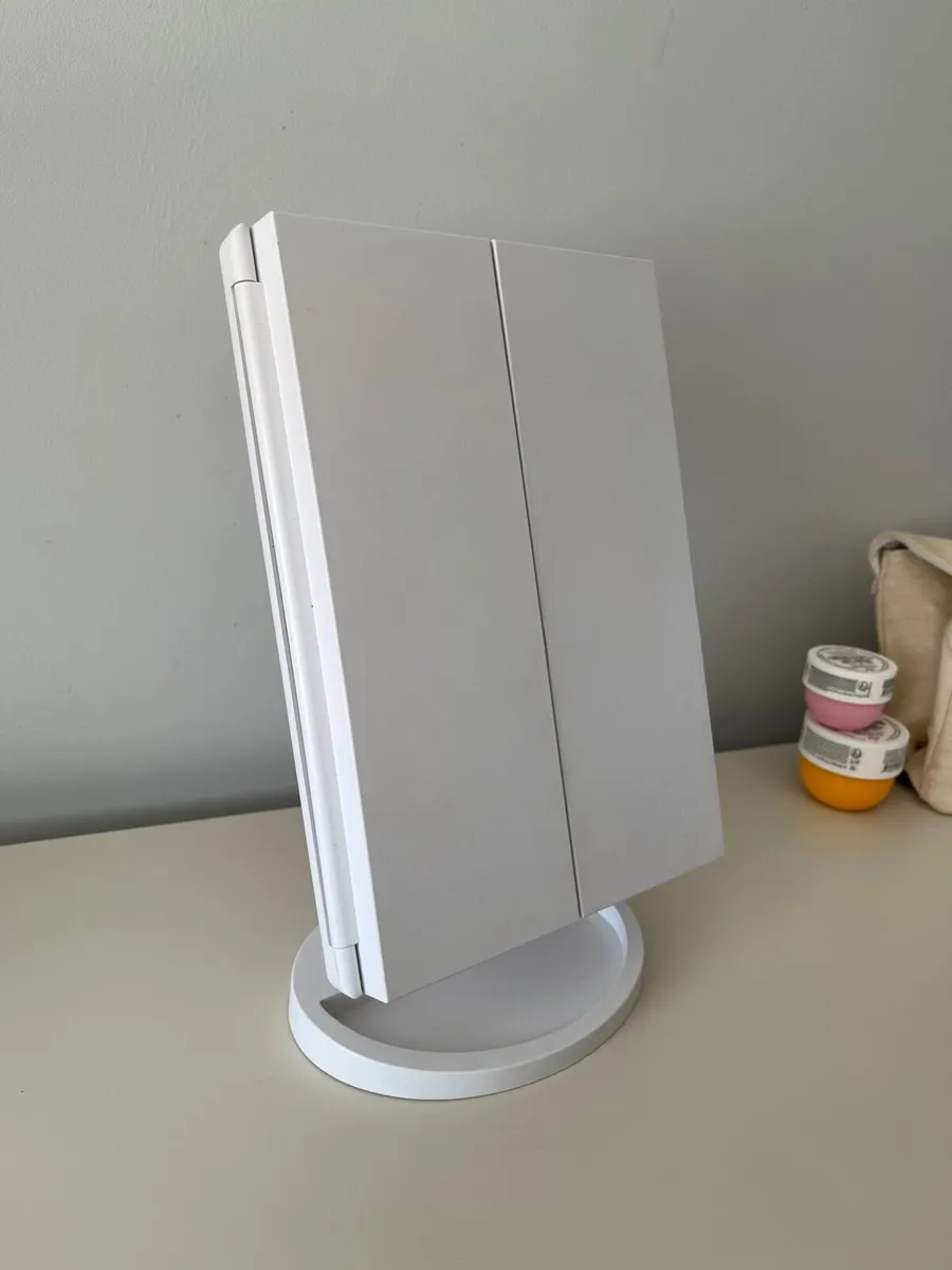 Trifold LED Cosmetic Makeup Mirror - Image 1