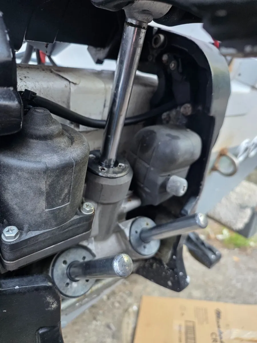 Outboard motor - Image 2