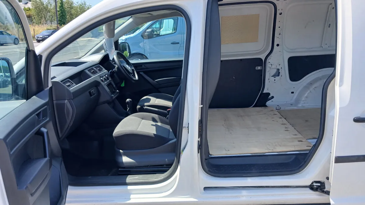 192 VW CADDY MAXI 1 OWNER LIGHT USE - Image 3