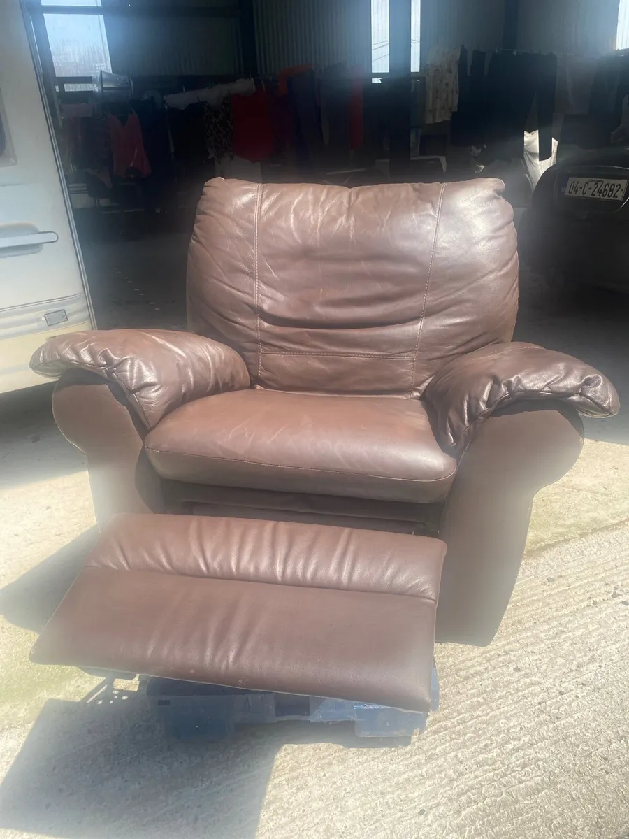 Brown Leather recliner( not electric ) - Image 1