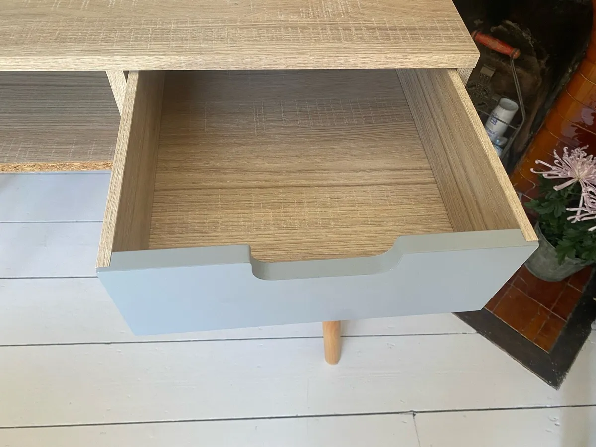 Desk - Image 3