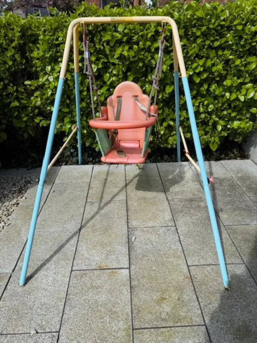FREE Kids Outdoor Swing - Image 1