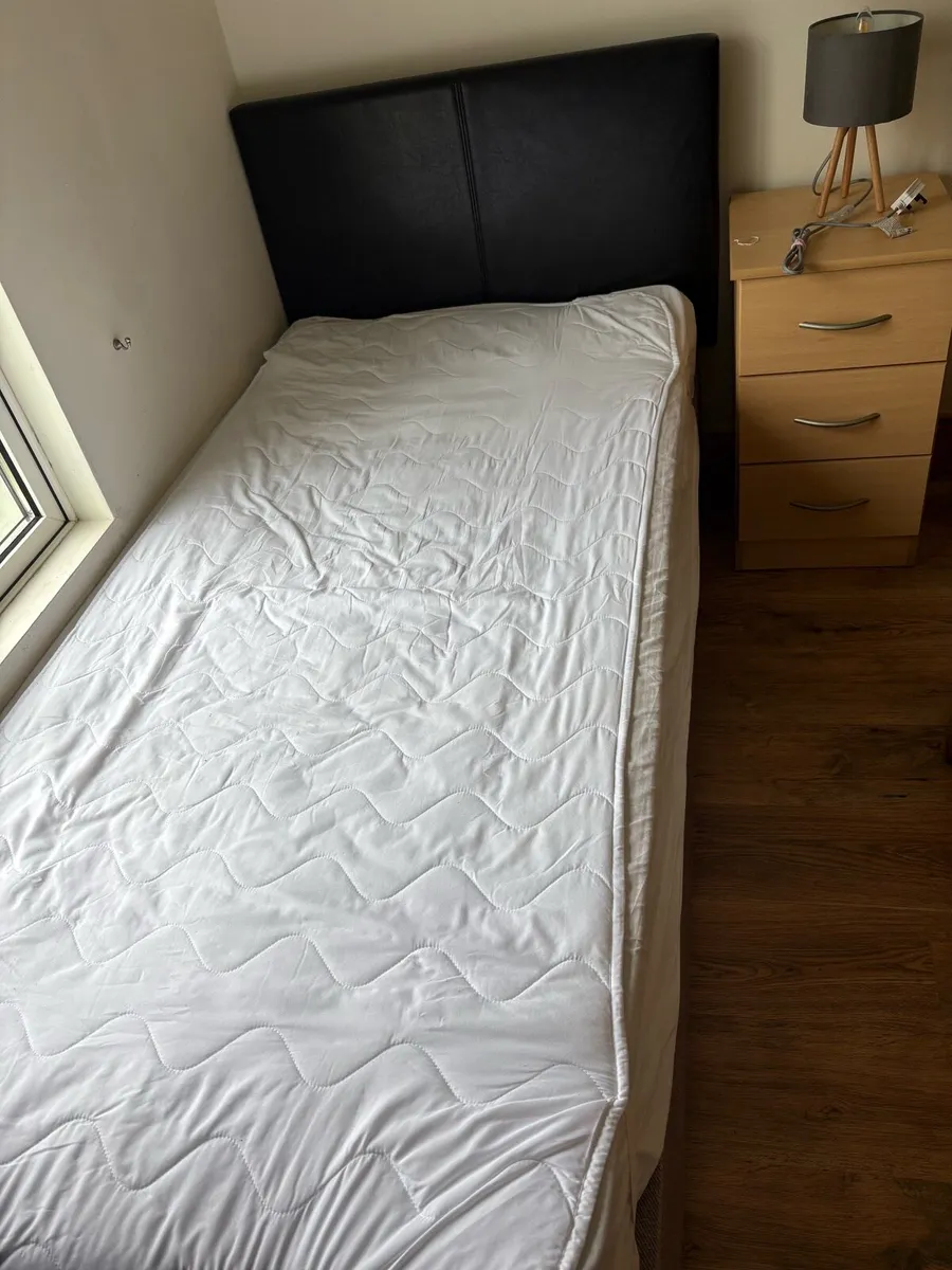 Single bed including headboard, mattress and base - Image 1