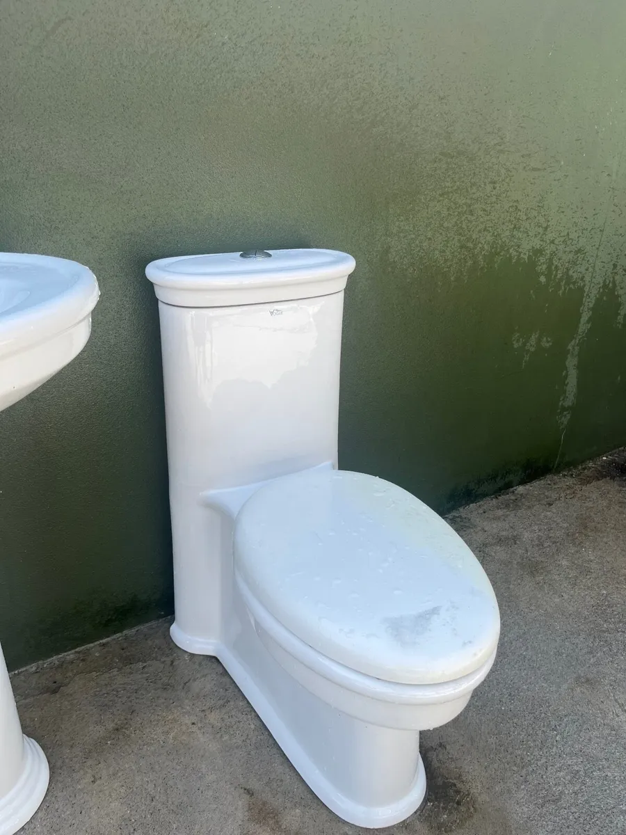 Vogue Bathroom Suite - Image 1