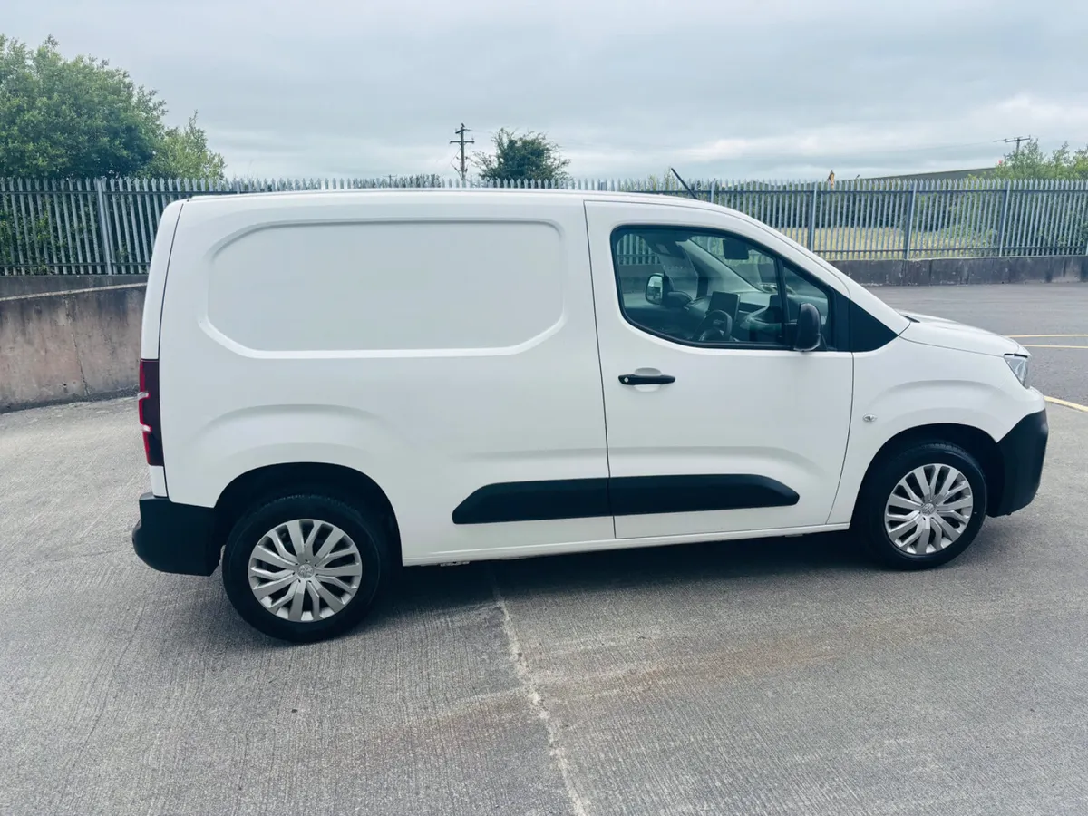 2021 Peugeot Partner 1.5 100bhp PRO €10,950 + VAT - Image 4